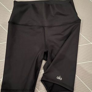 Alo black bike shorts size S EUC